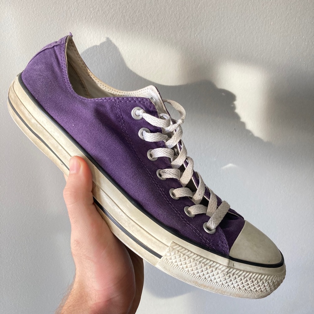 PURPLE LOW TOP CONVERSE